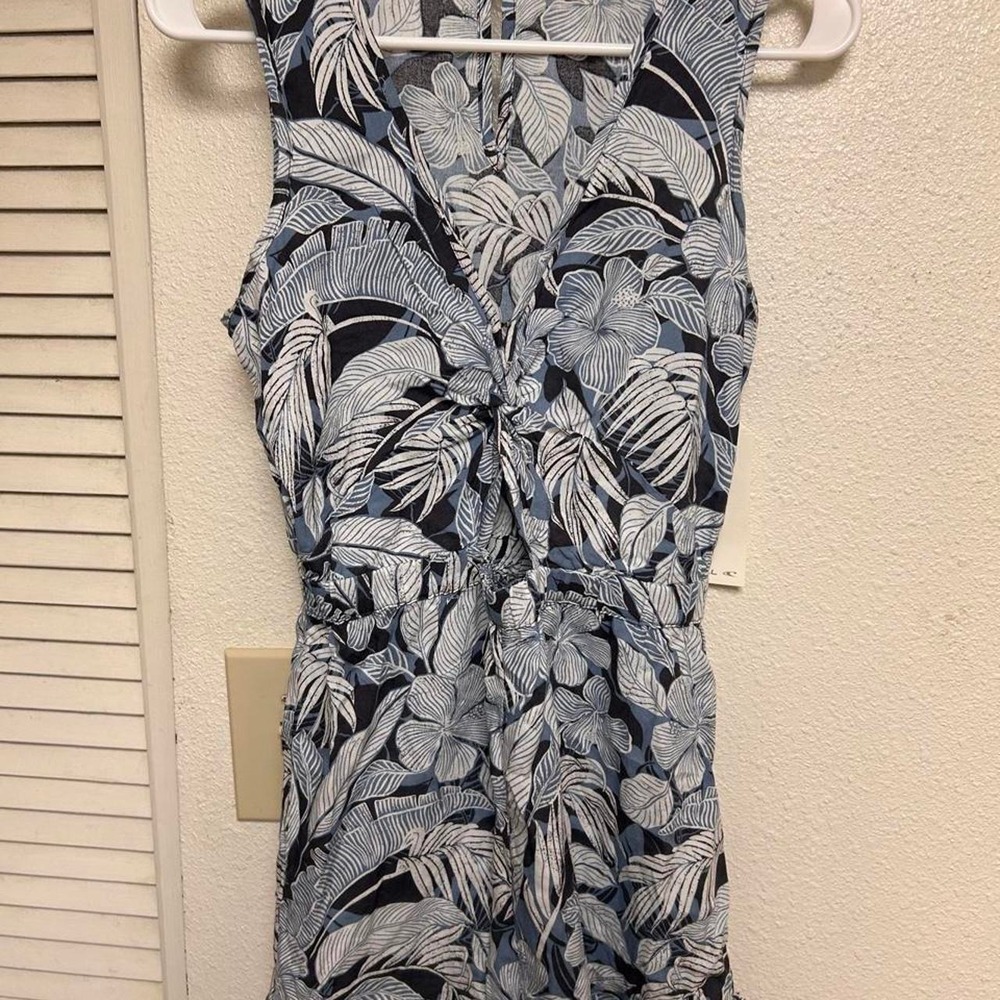 NEW O'Neill white and blue tropical leaf print romper in size XS